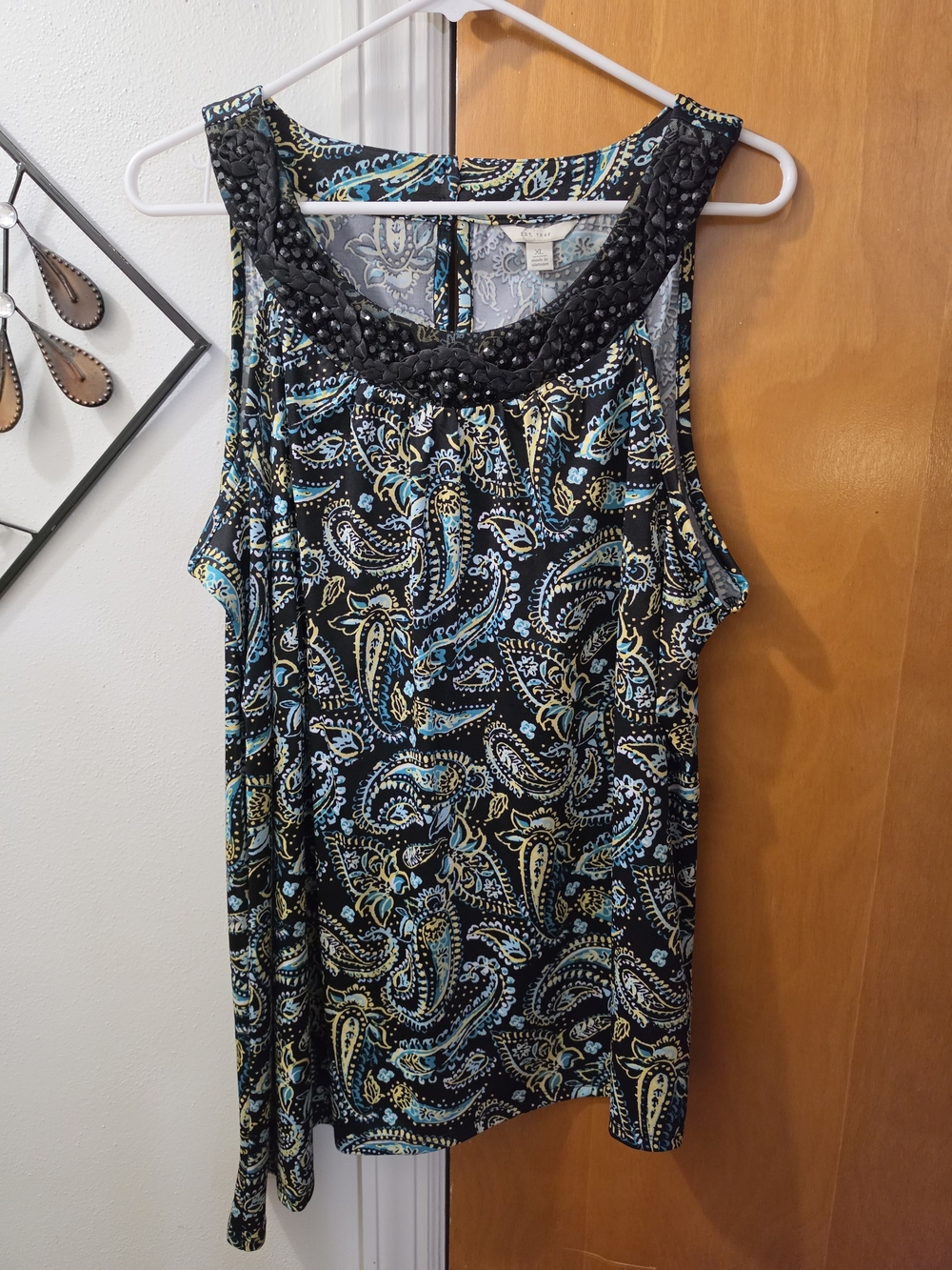 Sleeveless Paisley Beaded Neck Tank Top - Black with Blue & Cream Size XL